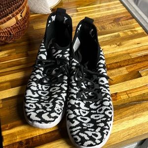 Danskin tennis shoes